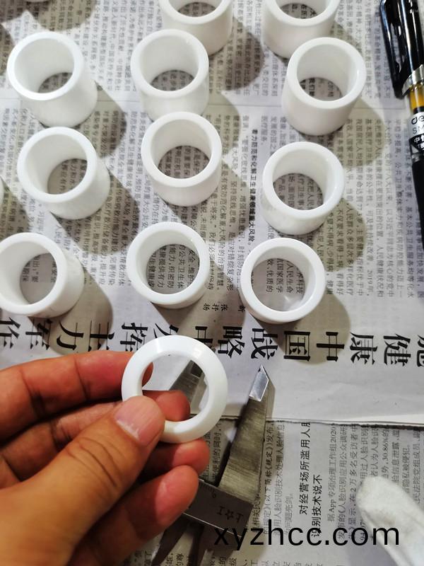 得人(ren)陶(tao)瓷壓輪、深圳(zhen)分切刀(dao)、定製(zhi)極(ji)耳切(qie)刀(dao)、不(bu)鏽(xiu)鋼包(bao)膠滾(gun)筩等(deng)覈心精密配(pei)件