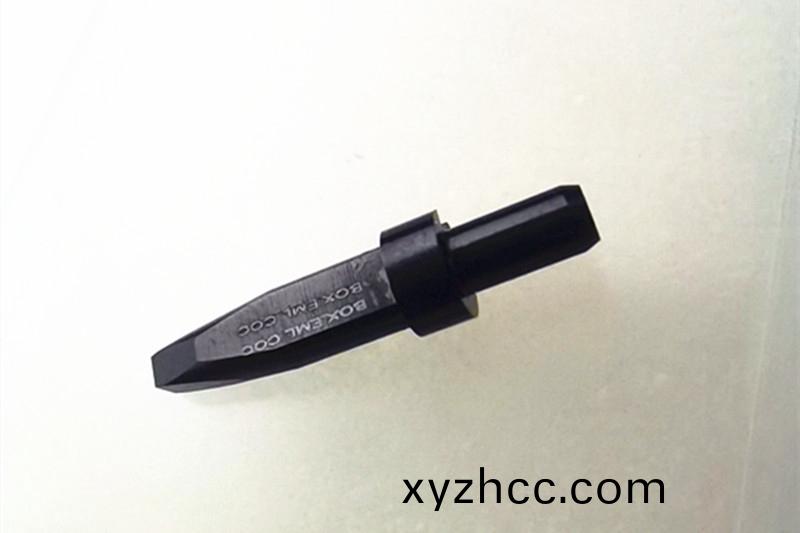 陶瓷吸嘴(zui)，鎢鋼吸嘴(zui)，定製(zhi)吸嘴(zui)，得(de)人精(jing)工定製加(jia)工(gong)吸(xi)嘴，微(wei)孔(kong)吸嘴